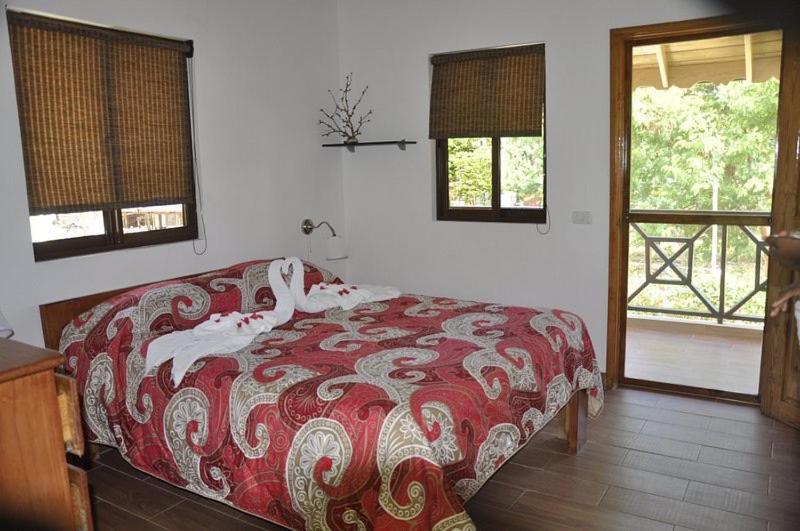 Hotel Piedra Marron ลาสแตร์เรนาส ภายนอก รูปภาพ